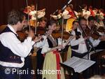 Mezinárodní folklorní festival Písní a tancem