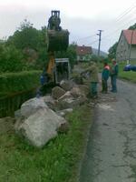 Oprava zdi potoka u bývalé moštárny